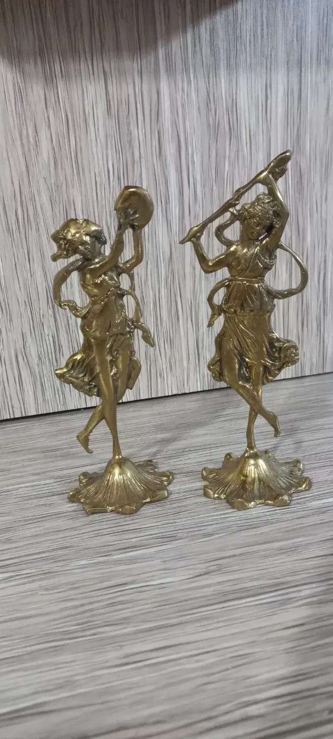 تعدادی مجسمه برنزی|مجسمه، تندیس، ماکت|رباط‌کریم, نصیرشهر|دیوار