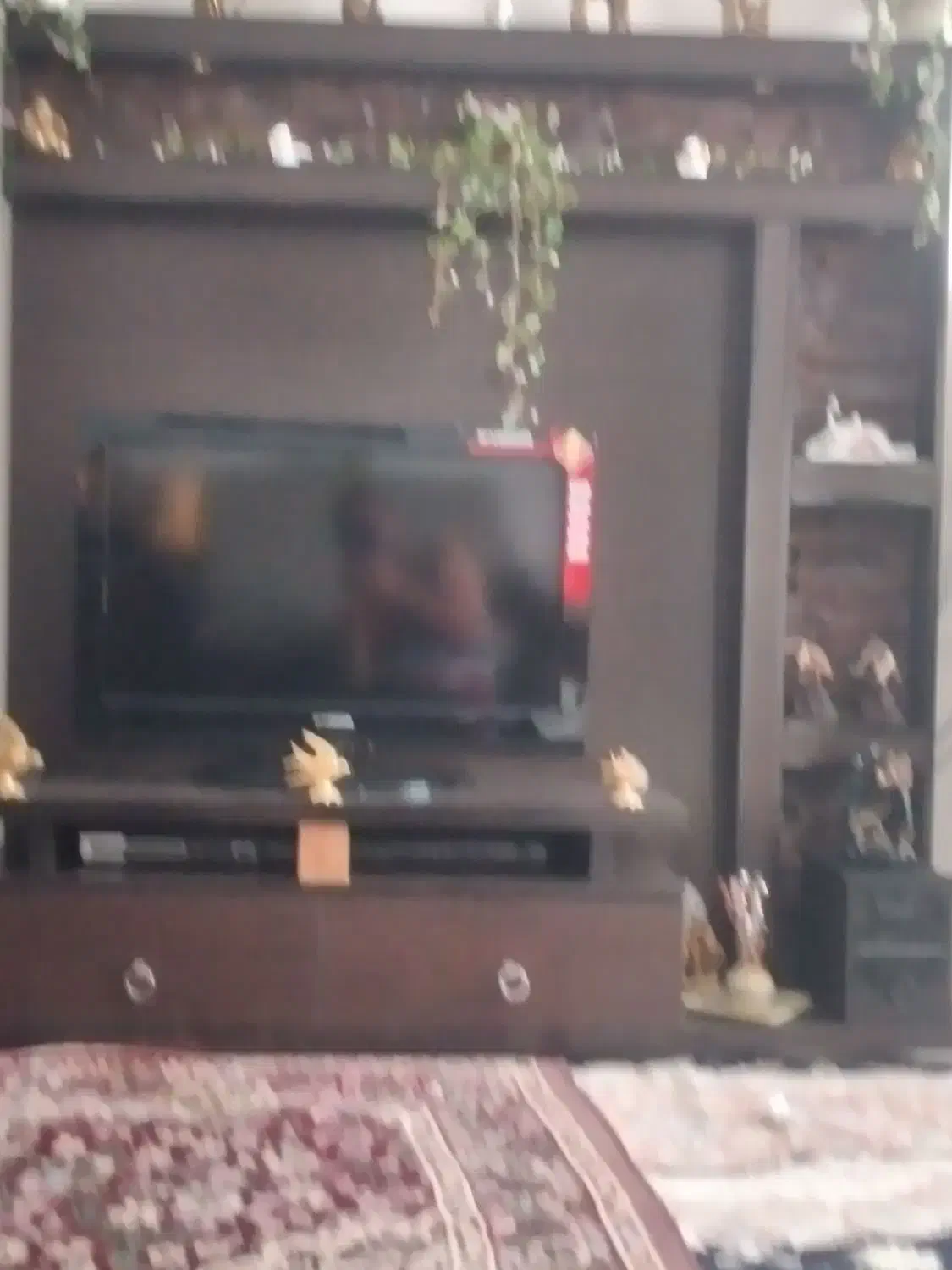 یک عدد میز ویک عدد ال سی دی اکس ویژن|تلویزیون و پروژکتور|پرند, فاز ۶|دیوار