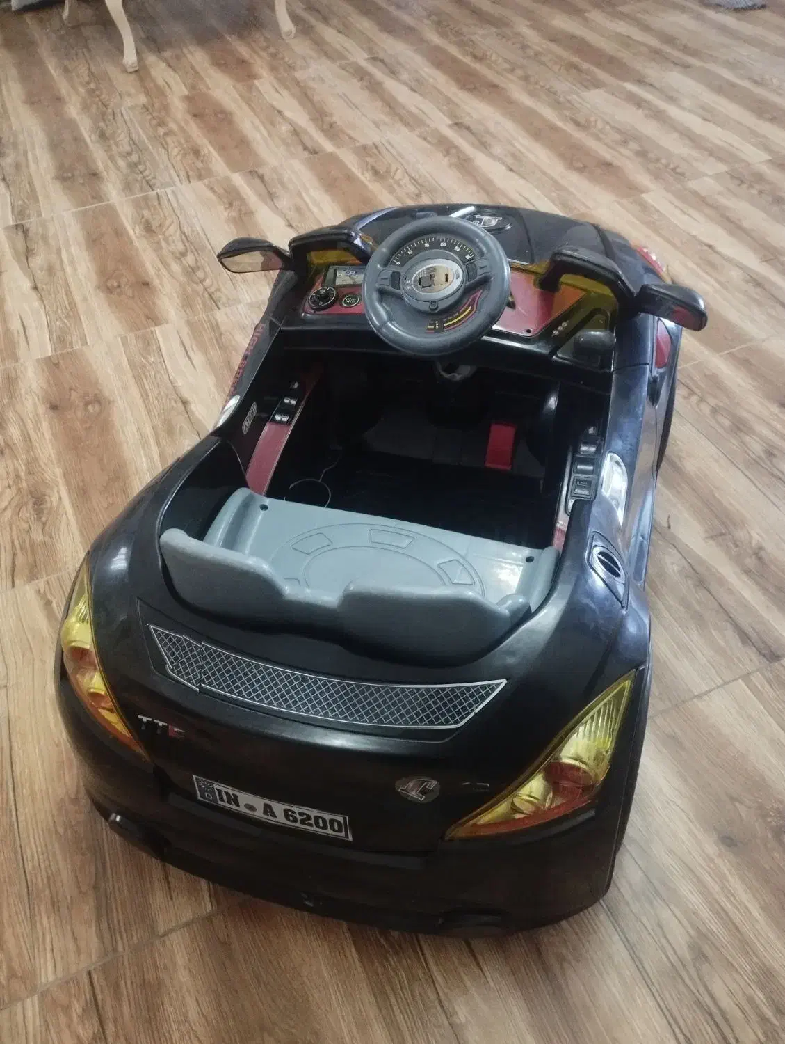 ماشین کنترلی|اسباب‌بازی بچه|قرچک, پویینک|دیوار