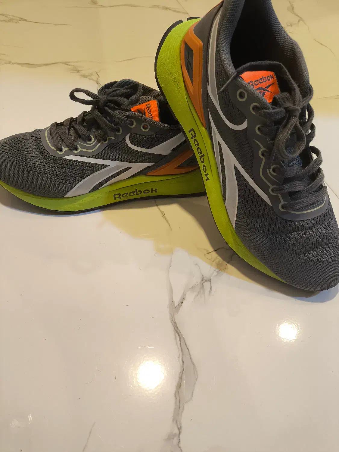 کفش reebook|کیف، کفش، کمربند|شیراز, قلات|دیوار