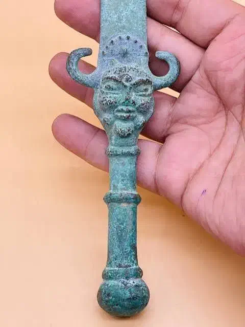 خنجر مفرقیه کهنه|کلکسیون اشیاء عتیقه|تهران, دبستان|دیوار