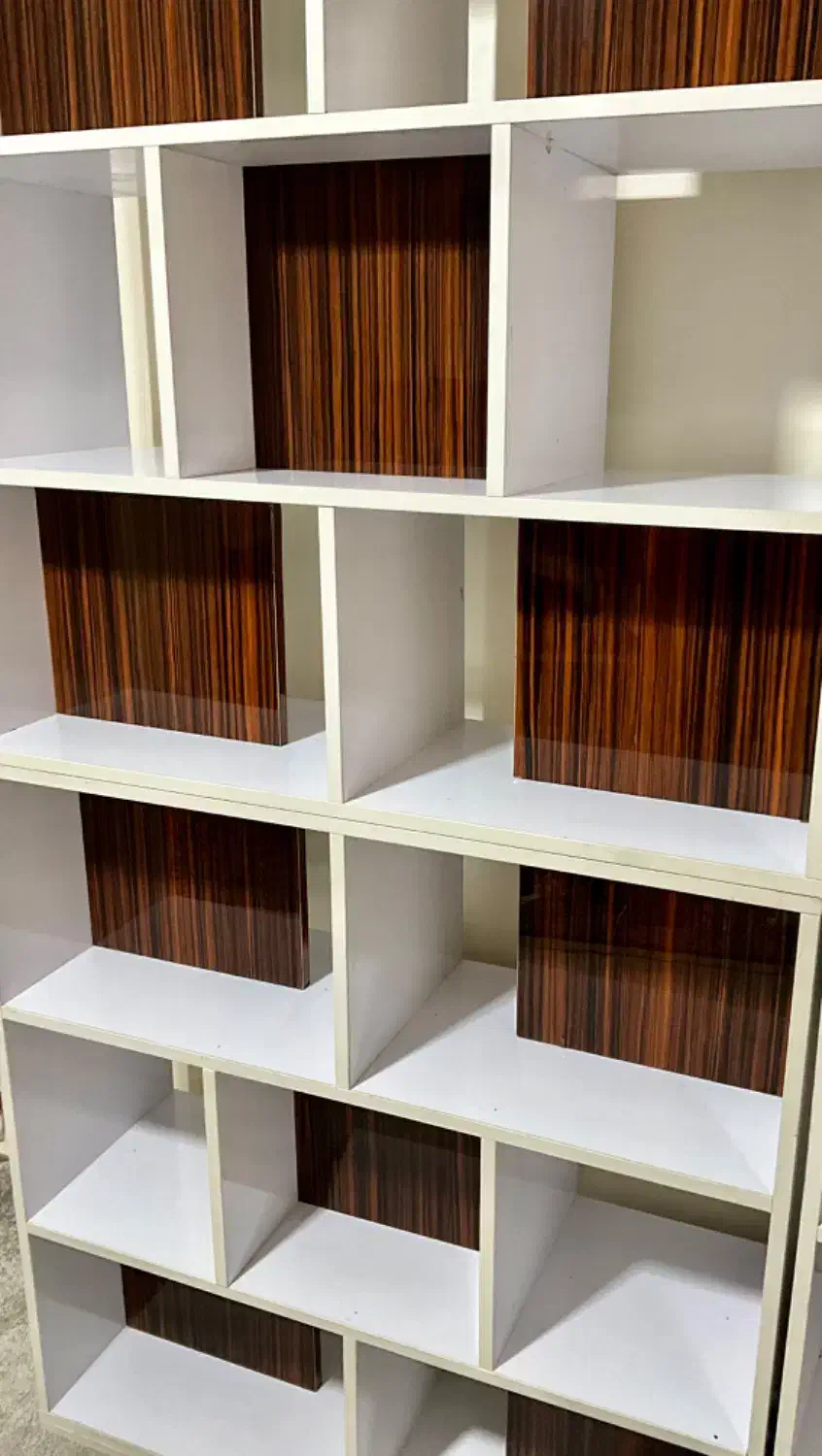 کمد دکوری هایگلس|کتابخانه، شلف، قفسه‌های دیواری|تهران, فلسطین (میدان انقلاب)|دیوار