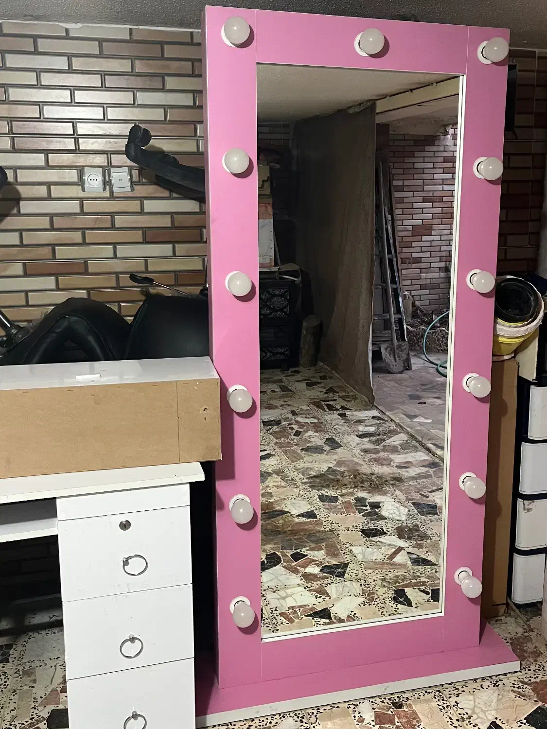 آینه قدی چراغ دار|آینه|بندر انزلی, سامانسر|دیوار