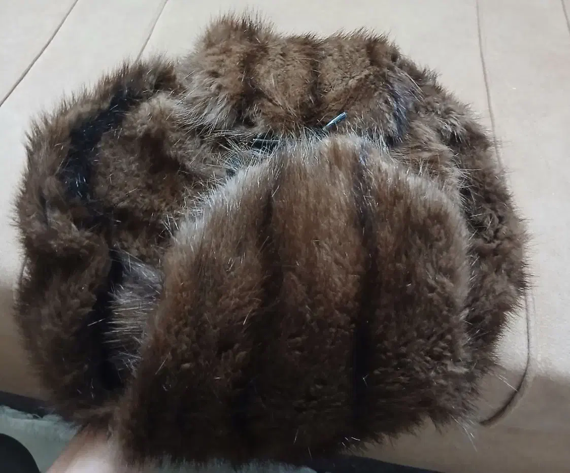 کلاه روسی چرم|لباس|ری, جوانمرد قصاب|دیوار