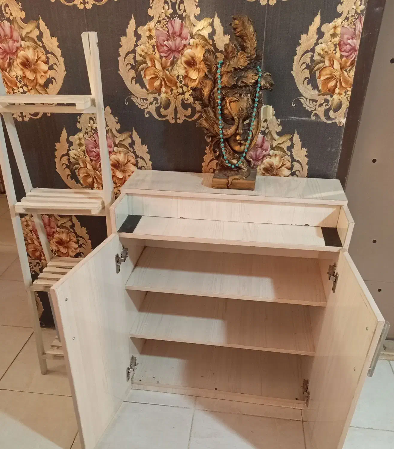 جاکفشی واستند|جاکفشی، کمد، دراور|فولادشهر, A2|دیوار