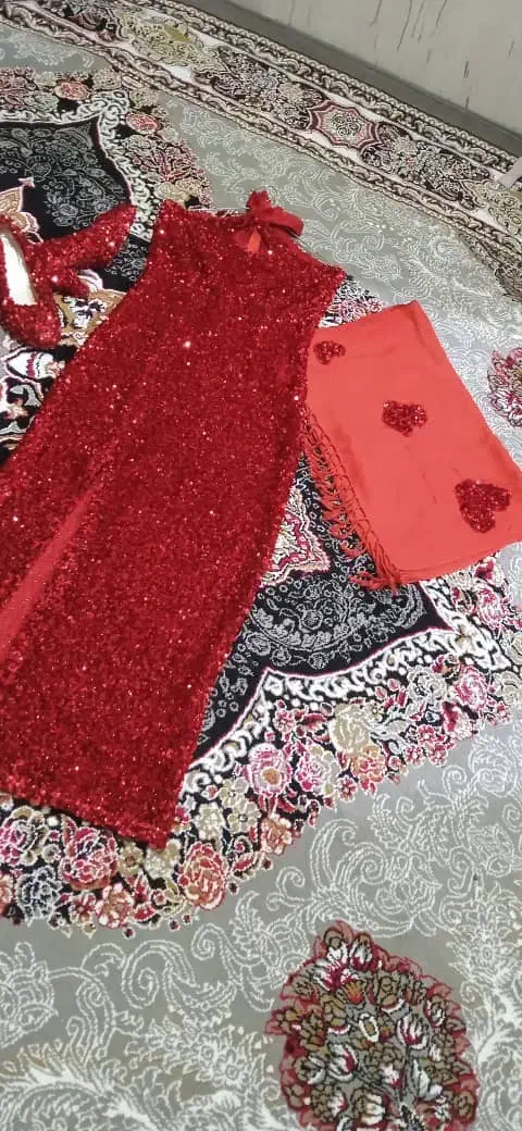 لباس مجلسی|لباس|بهارستان, |دیوار