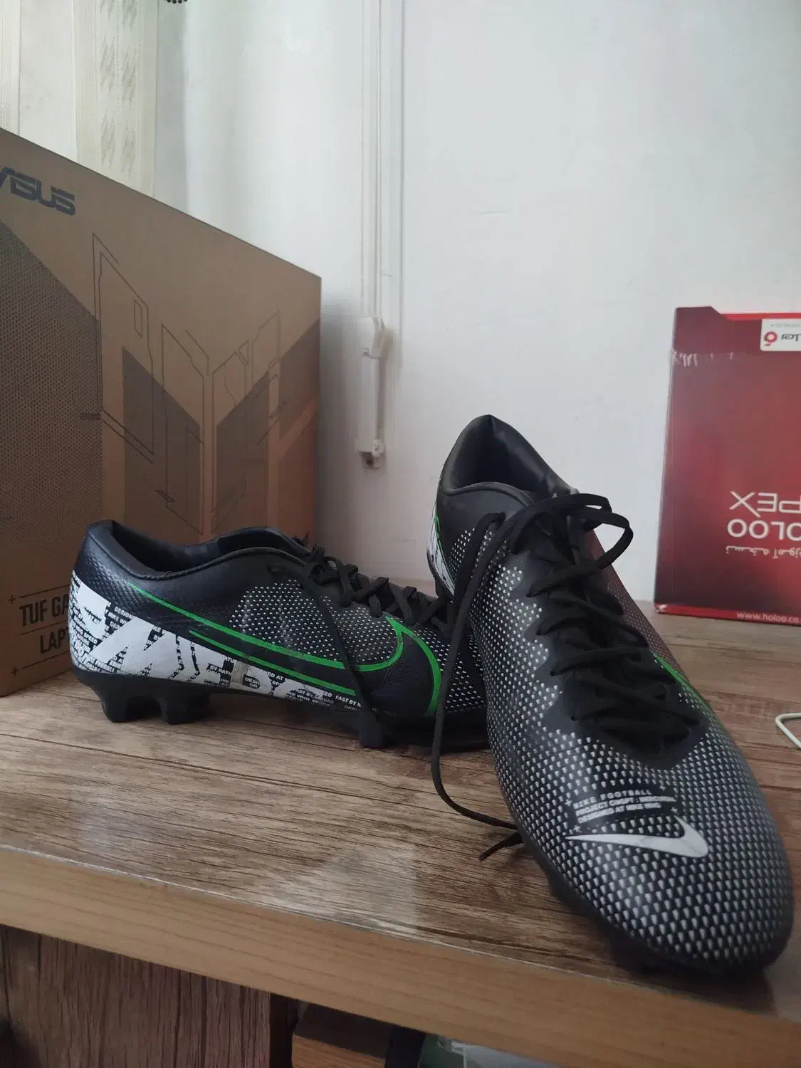 کفش فوتبال|کیف، کفش، کمربند|سهند, |دیوار