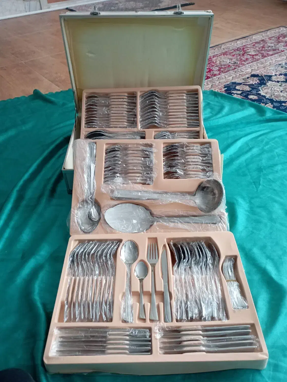 سرویس قاشق چنگال ۲۴ نفره ۱۲۸ پارچه بدون استفاده|ظروف سرو و پذیرایی|بروجرد, |دیوار