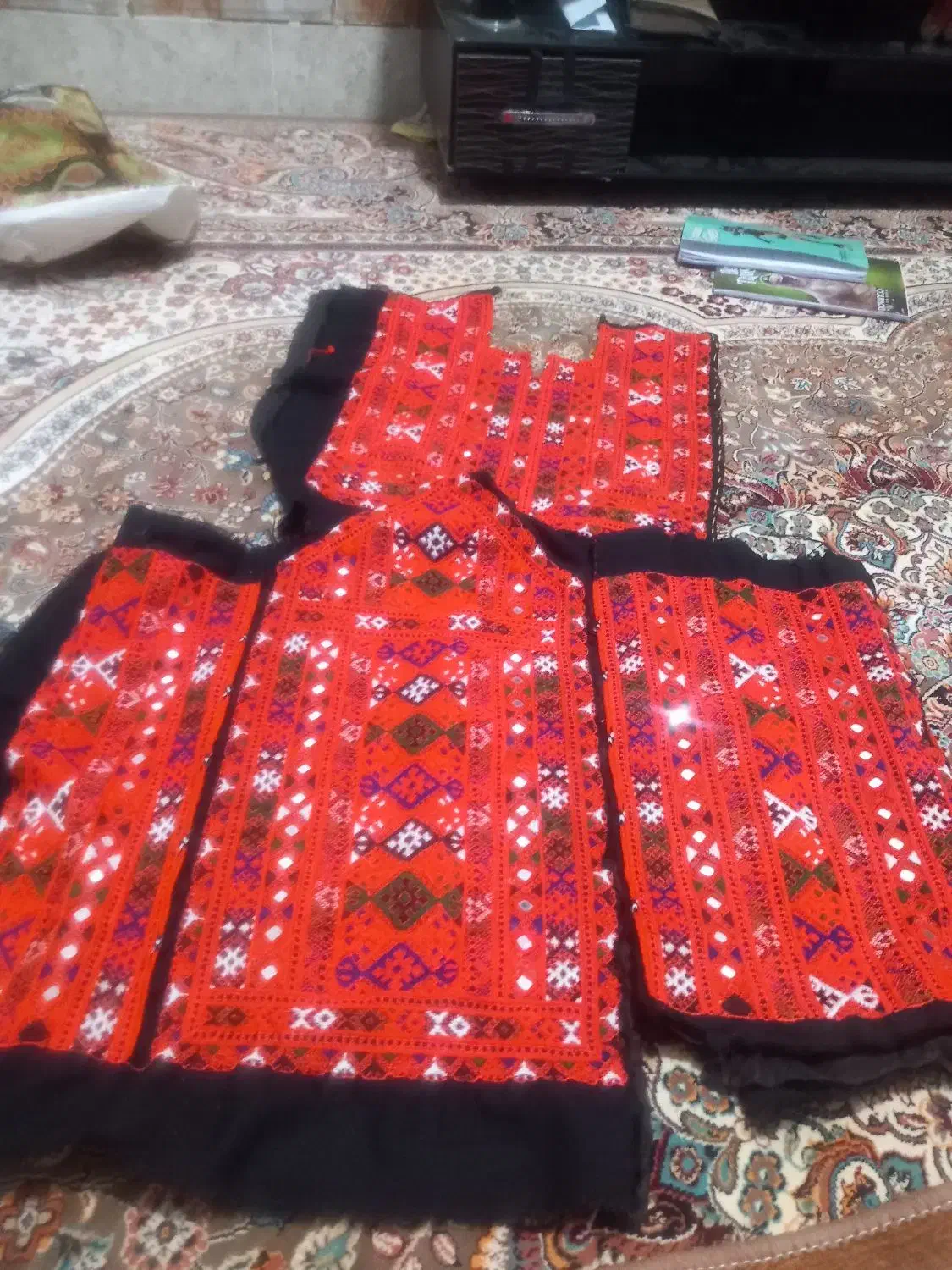 زی و آستین  چرخ ودست آیینه دار|لباس|هامون, |دیوار