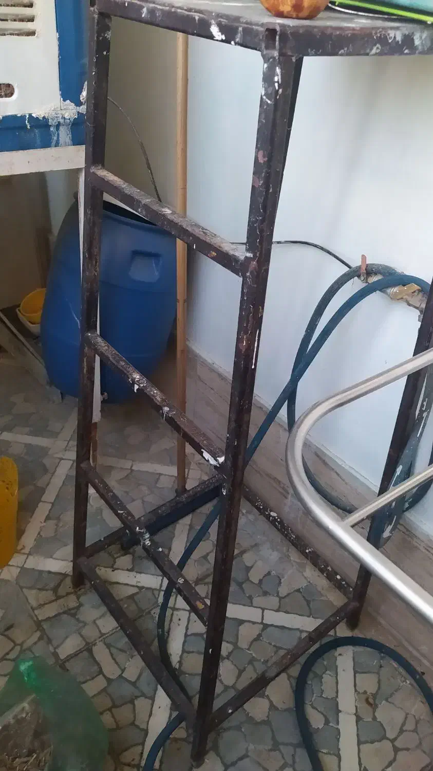 چهار پایه اهنی|مصالح و تجهیزات ساختمان|صدرا-فارس, فاز ۱|دیوار