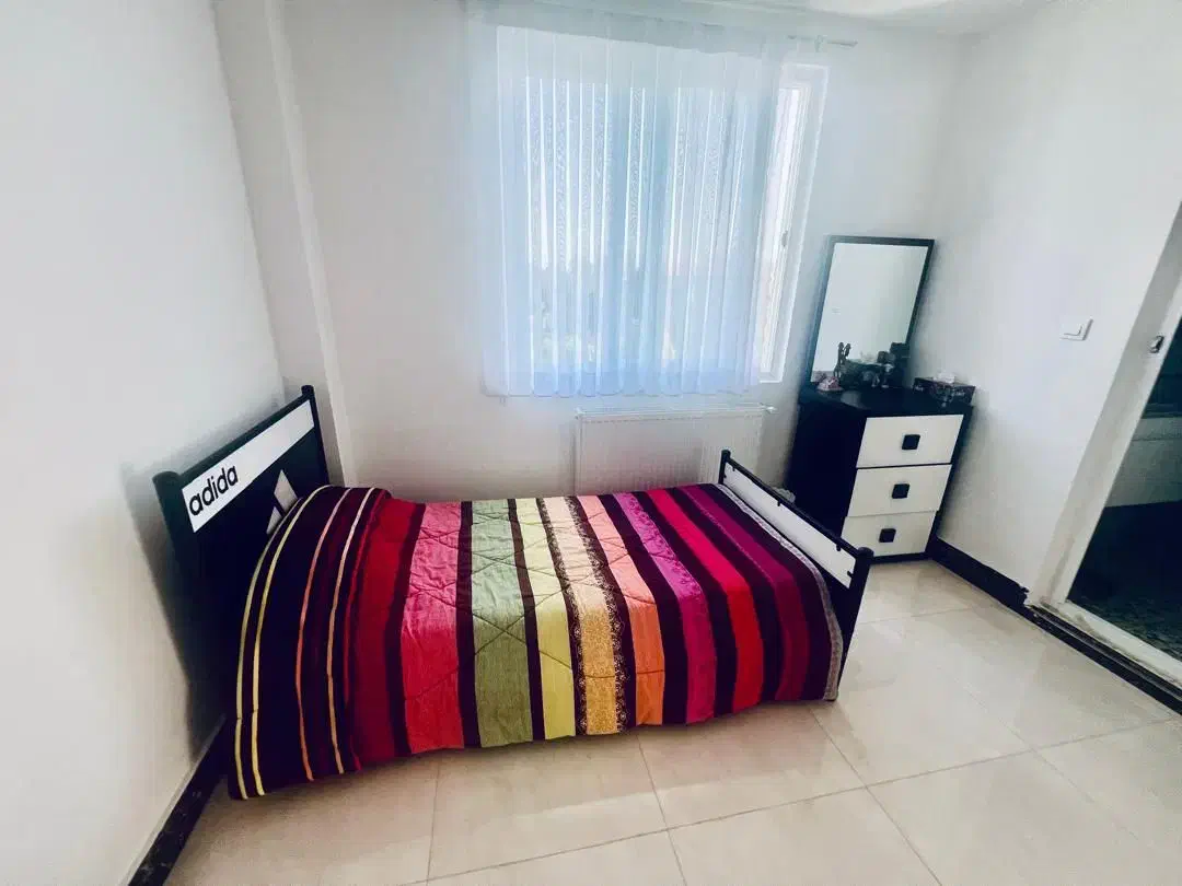 تخت یک نفره با تشک تمیز و در حدنو|تخت و سرویس خواب|نوشهر, |دیوار