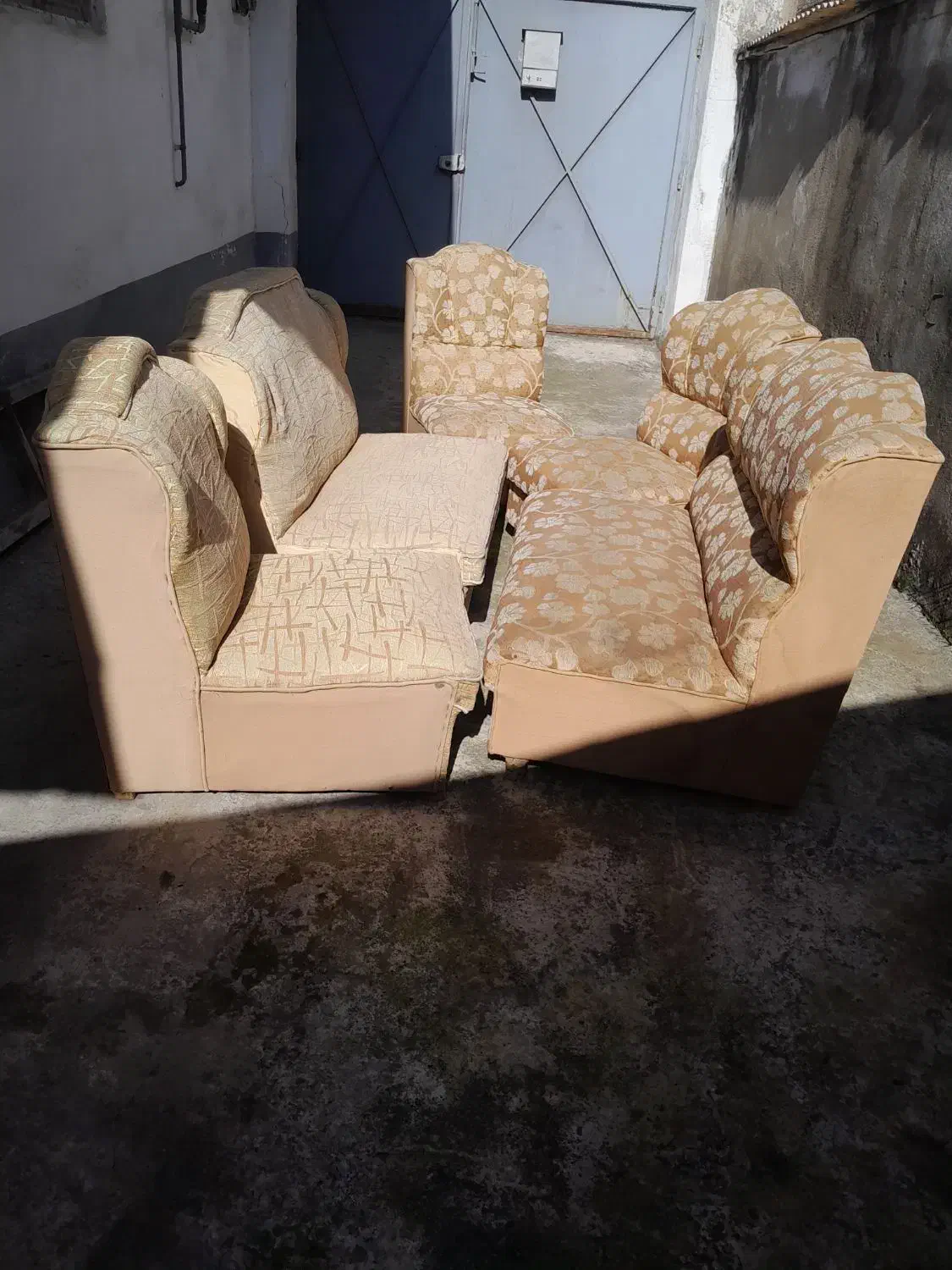 مبل راحتی|مبلمان خانگی و میز عسلی|رشت, رشتیان|دیوار