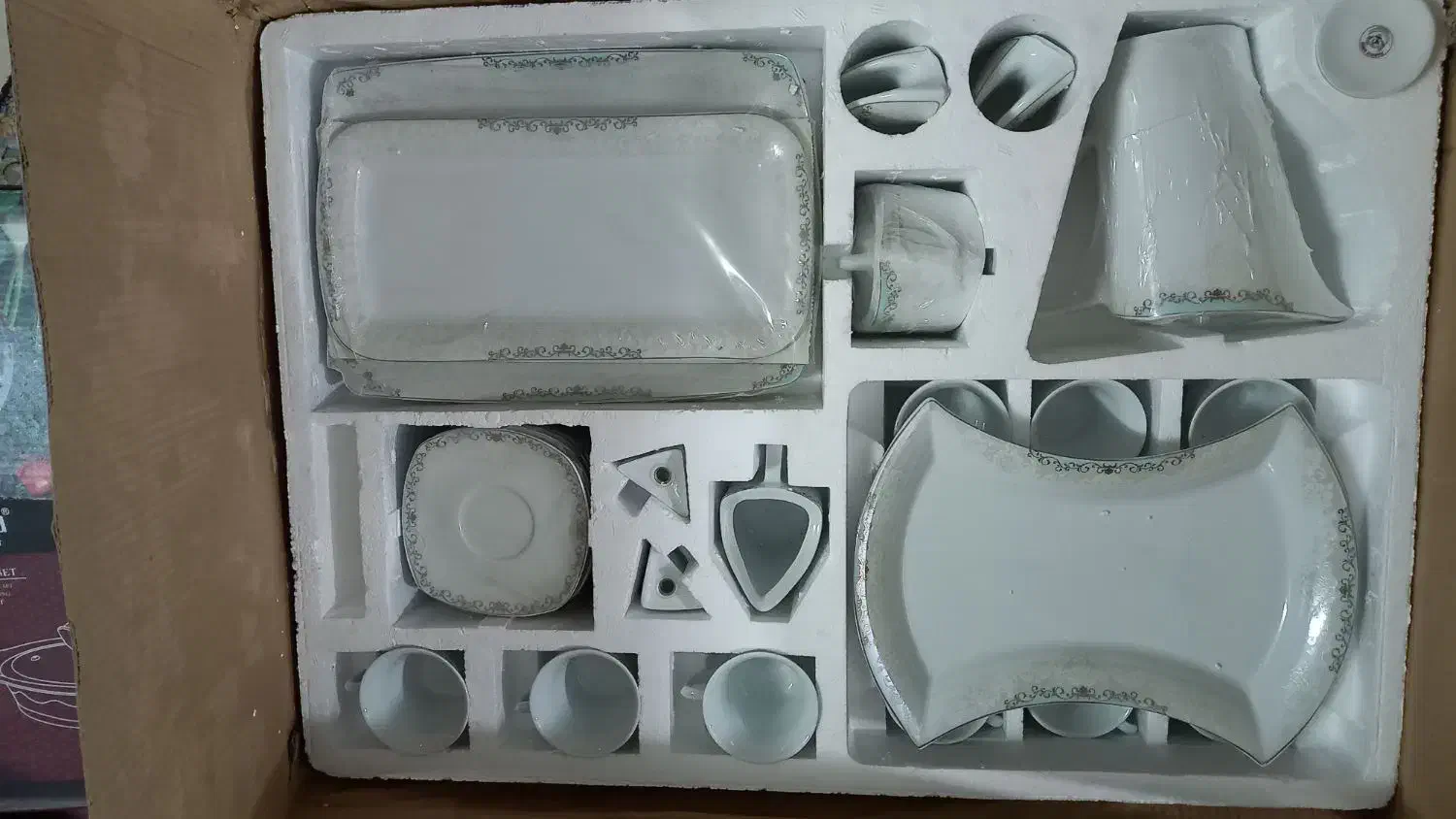 سرویس چینی ۱۰۵پارچه و ۱۲نفره امور فیروزه ای پردیس|ظروف سرو و پذیرایی|قم, شهرک امام حسن|دیوار