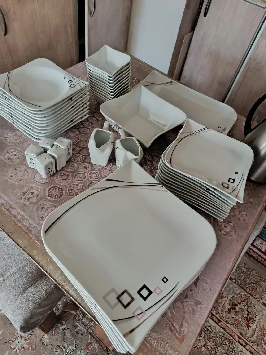 سرویس چینی مارک توس ۱۲نفره|ظروف سرو و پذیرایی|فولادشهر, مسکن مهر فولادشهر|دیوار