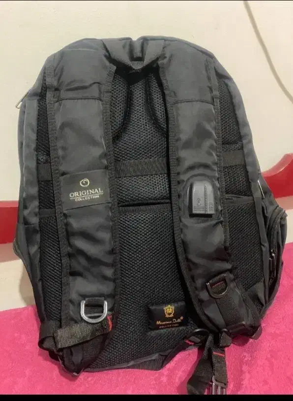 کوله بزرگ و جادار|کیف، کفش، کمربند|مشهد, کوشش|دیوار