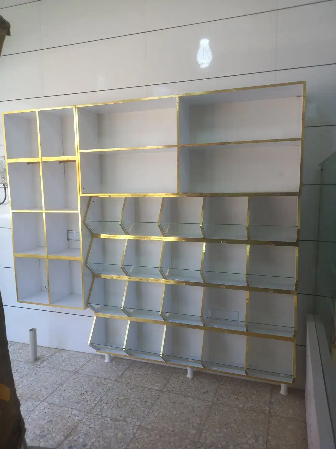 استند وجای شکلاتی در حد نو|فروشگاه و مغازه|سنندج, |دیوار