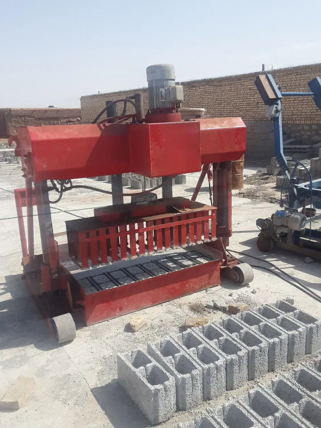 بلوک زن نیمه اتومات|ماشینآلات صنعتی|سبزوار, قصبه غربی|دیوار