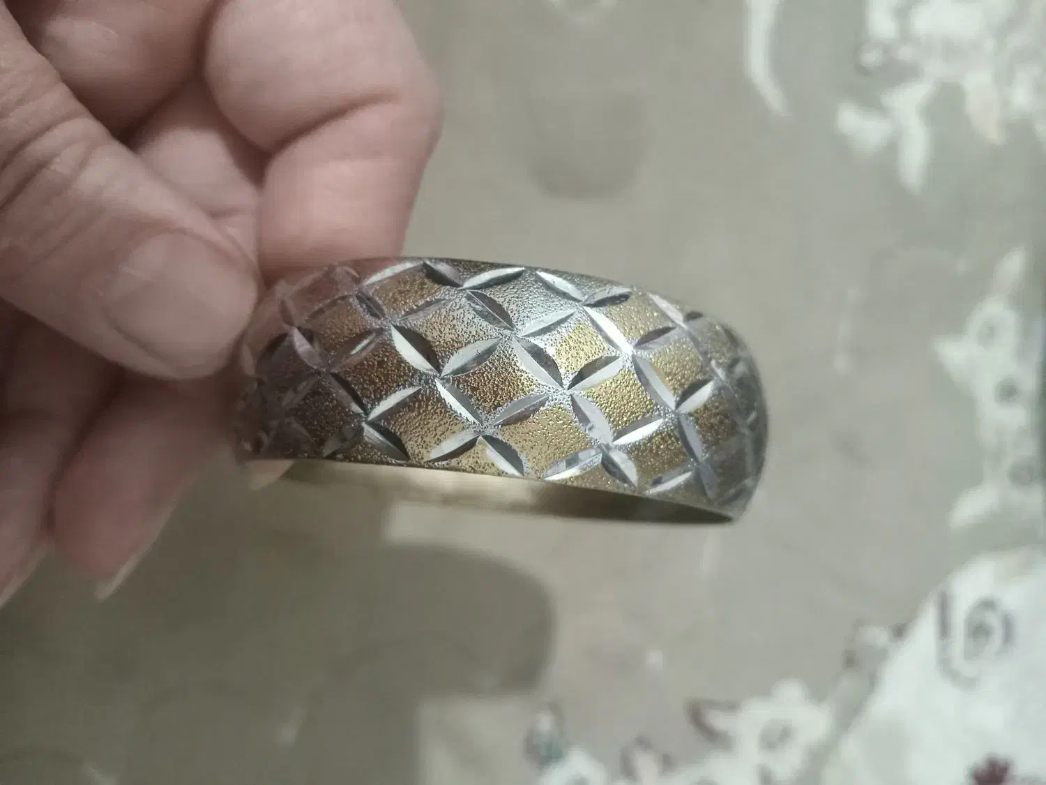 النگوی پهن  وباریک جنس خوب وقیمت مناسب جنسش استیل|بدلیجات|قم, باجک سه|دیوار