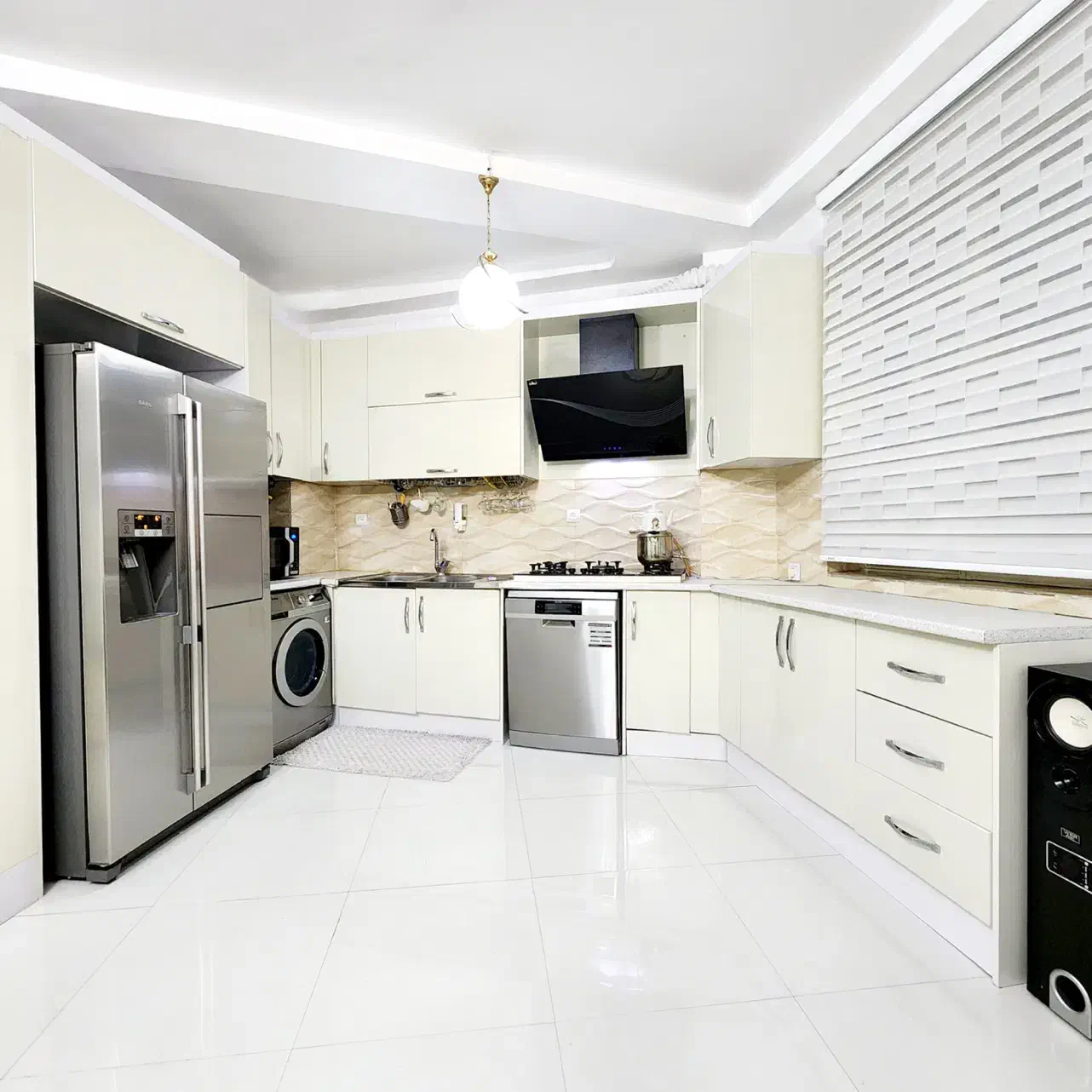 ۷۵متر/۲خواب/بازسازی شده/روی همکف/اشرفی