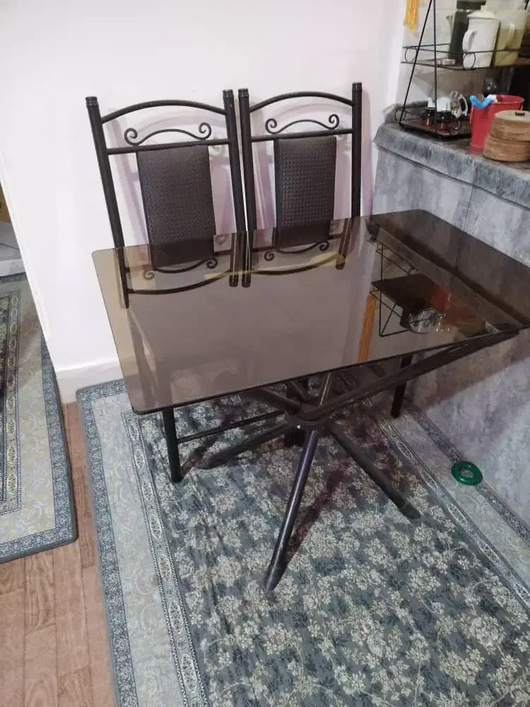 میز و صندلی ناهارخوری ۴ نفره درحد نو بدون خطوخرابی|میز و صندلی غذاخوری|شهرضا, |دیوار