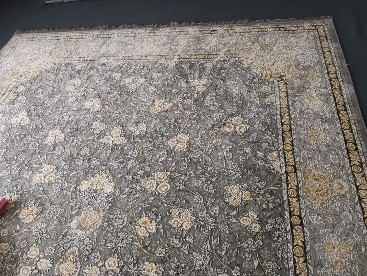 یک عدد فرش گل برجسته سالم|فرش|مشهد, شهید معقول|دیوار