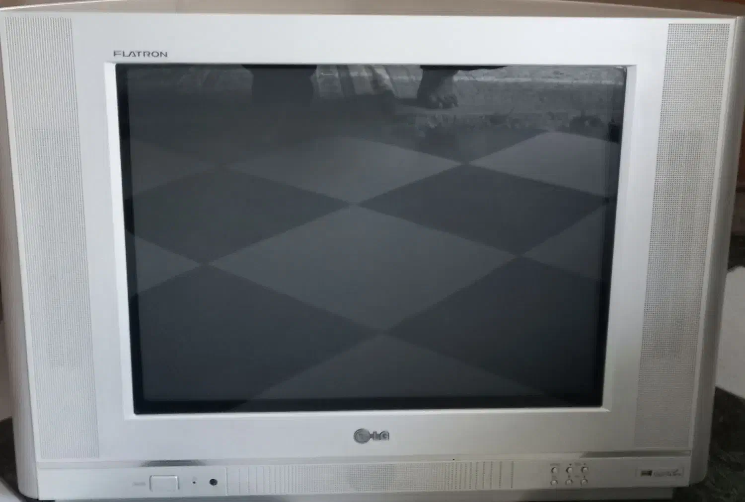 تلویزیون رنگی LG.با کارتن|تلویزیون و پروژکتور|اصفهان, سروستان|دیوار