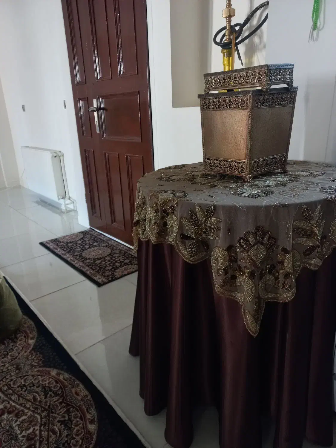 میز خاطره به همراه رومیزی ساتن و مروارید دوزی|پرده، رانر، رومیزی|کرج, باغستان|دیوار