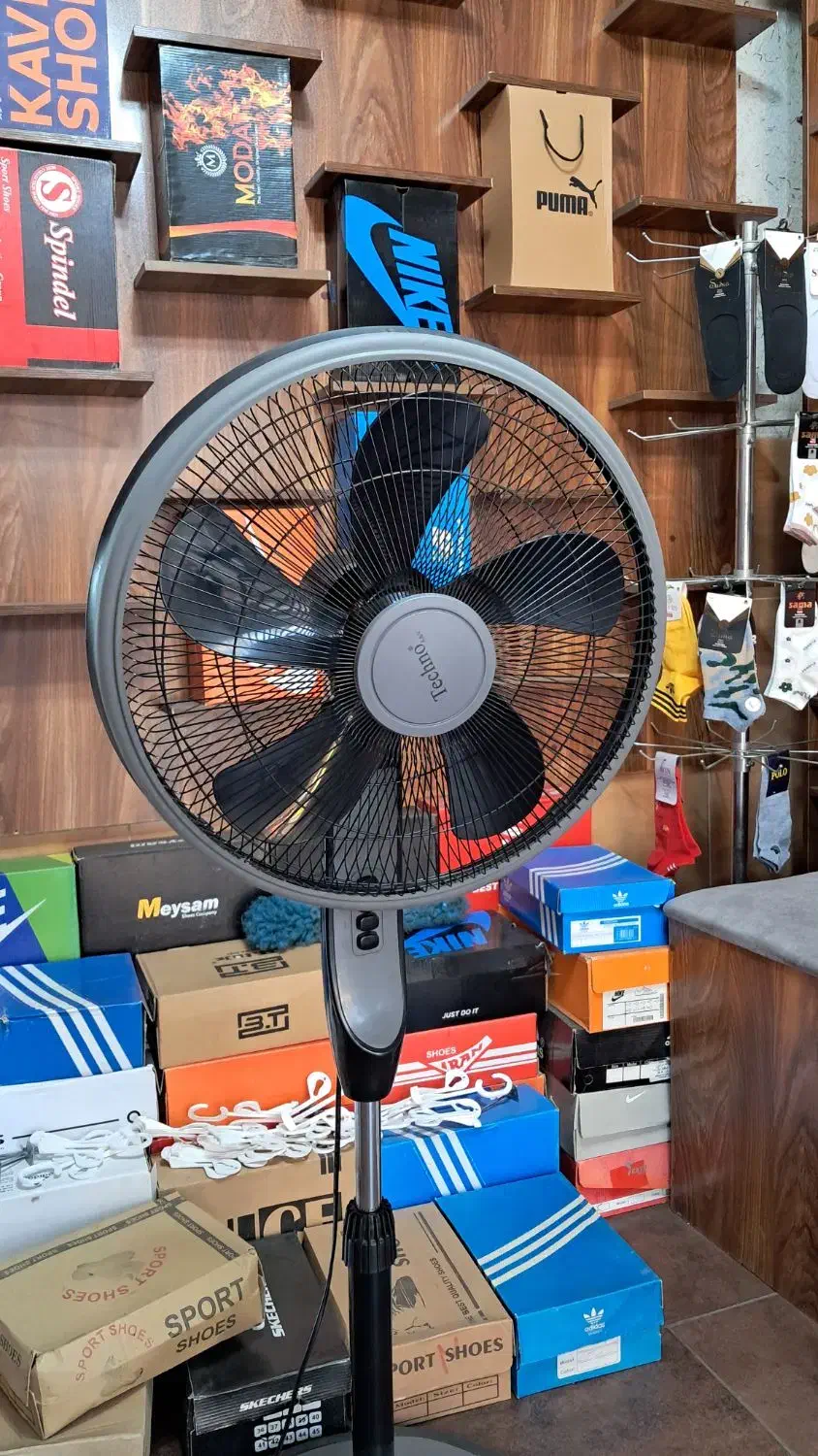 پنکه ایستاده|پنکه و تصفیهکنندهٔ هوا|رشت, جماران|دیوار