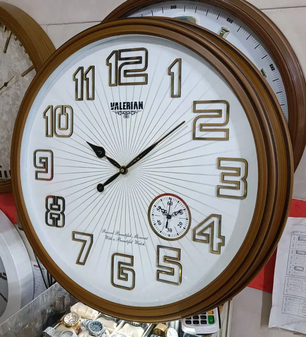 ساعت دیواری طوسی سفید و قهوه ای والرین جدید رسید|ساعت دیواری و تزئینی|اراک, |دیوار