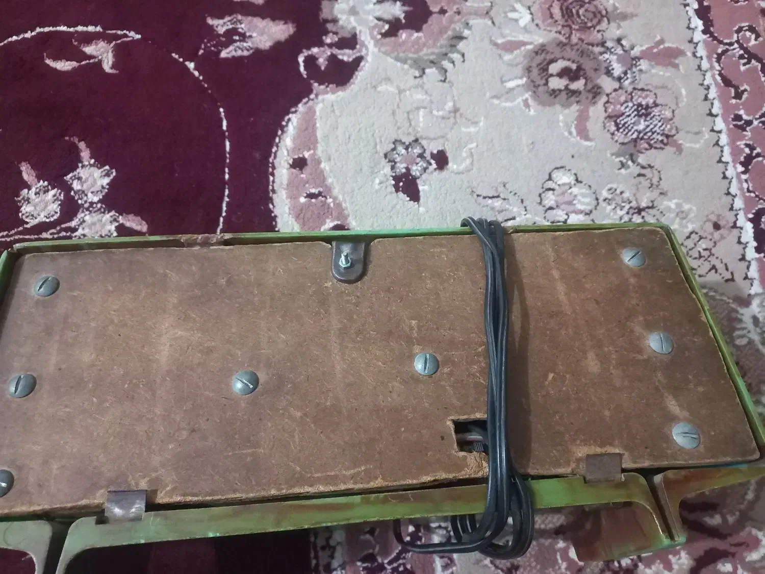 یک رادیو قدیمی|کلکسیون اشیاء عتیقه|سقز, |دیوار