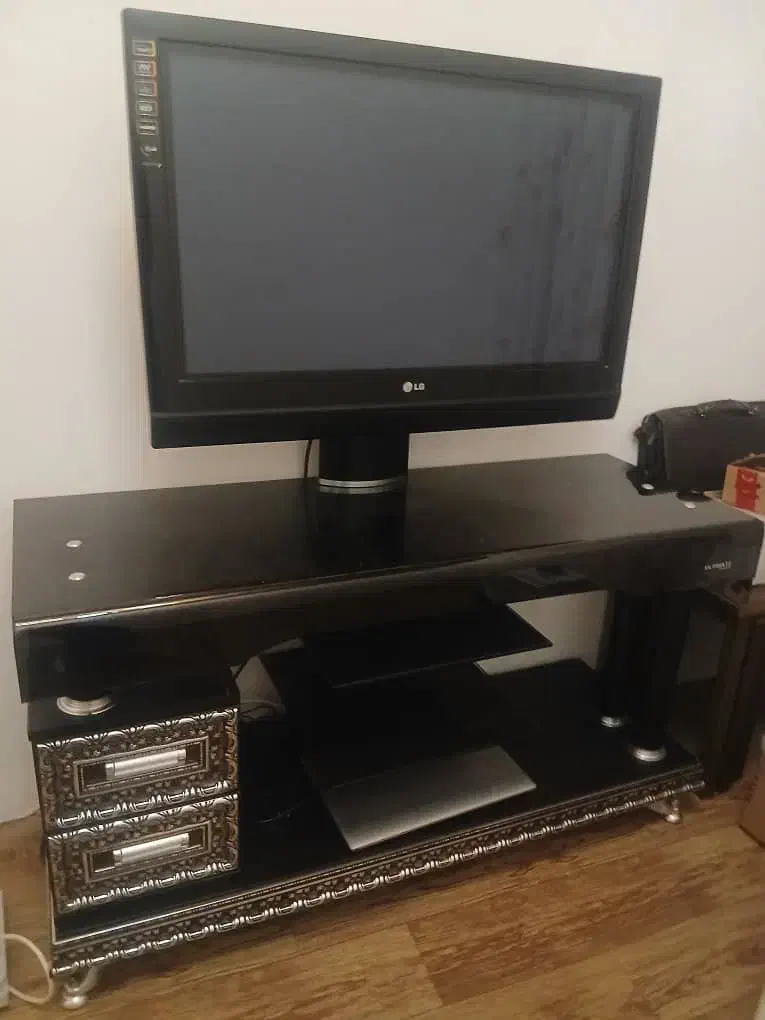 فروش تلویزیون ال سی دی با زیر تلویزیون|تلویزیون و پروژکتور|آستارا, |دیوار