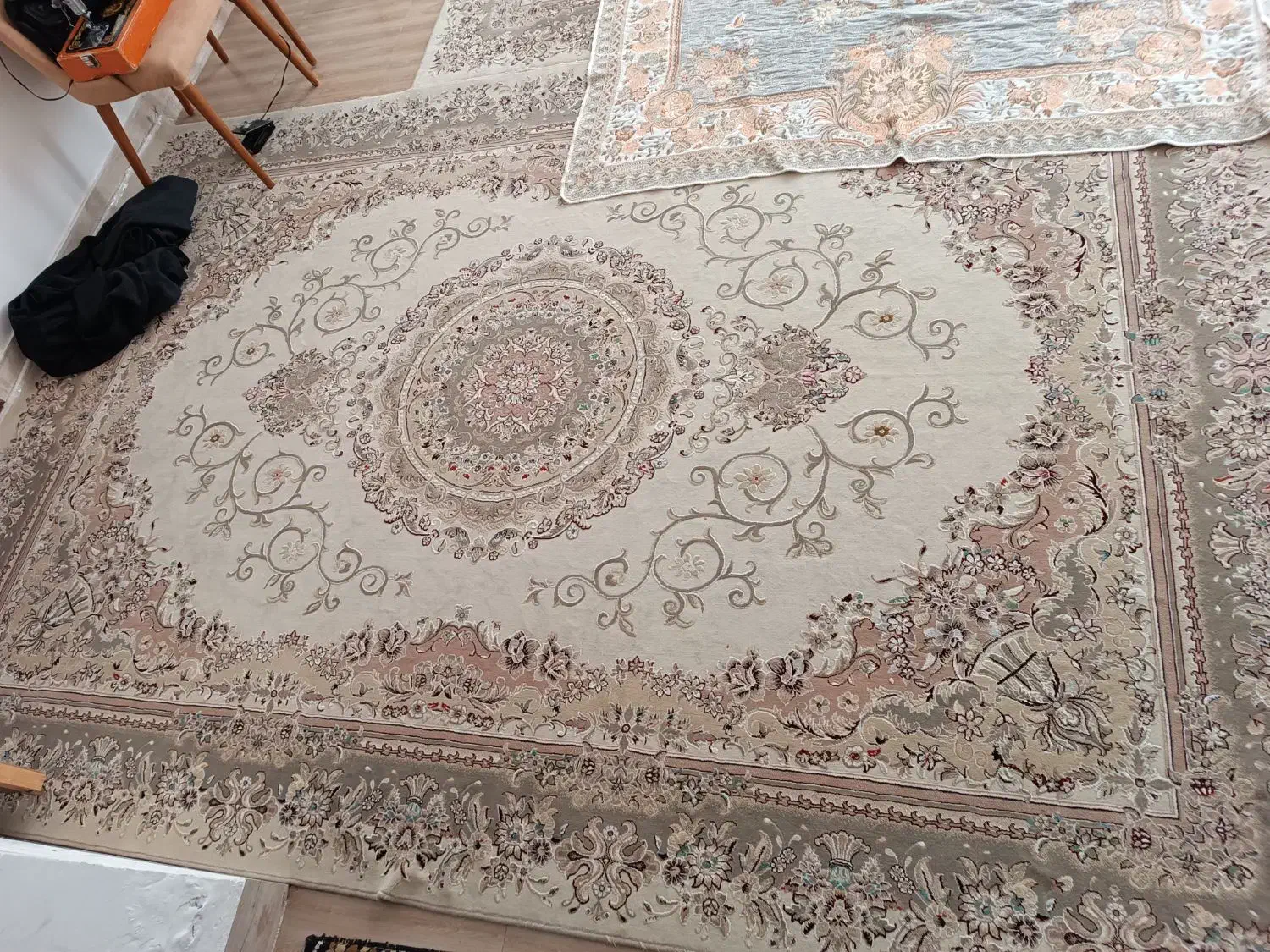 فرش 2.5در3.5که 9متری هستن|فرش|نقده, |دیوار