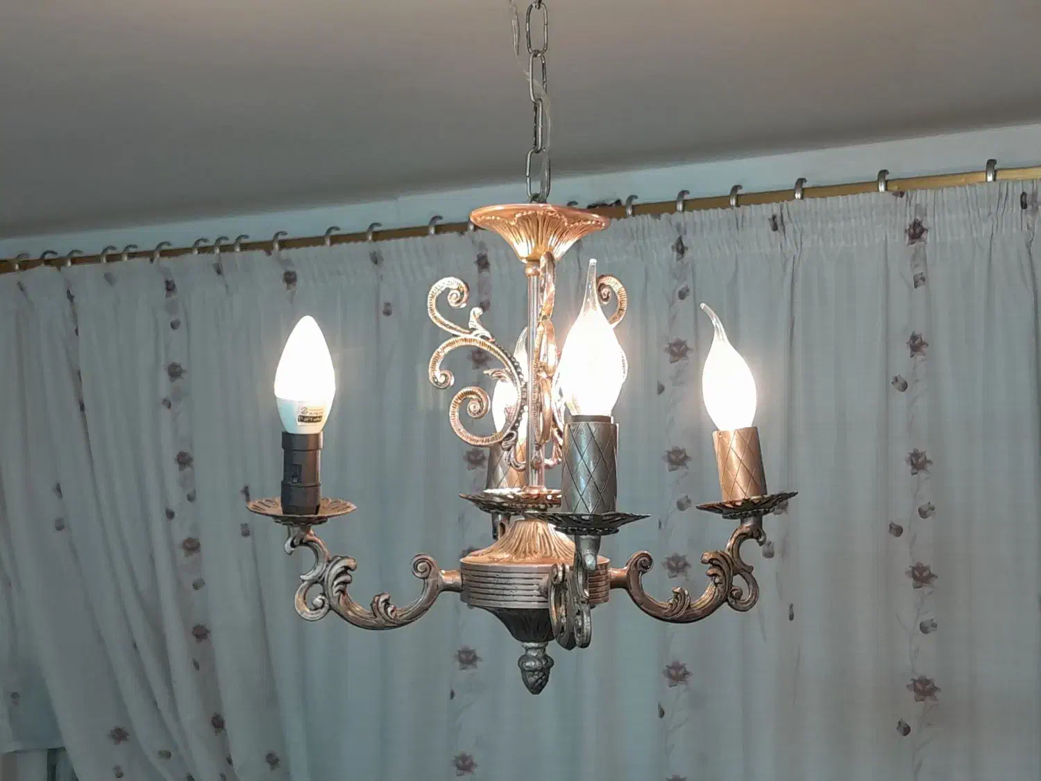 لوستر|لوستر و چراغ آویز|گلبهار, شهر جدید گلبهار|دیوار