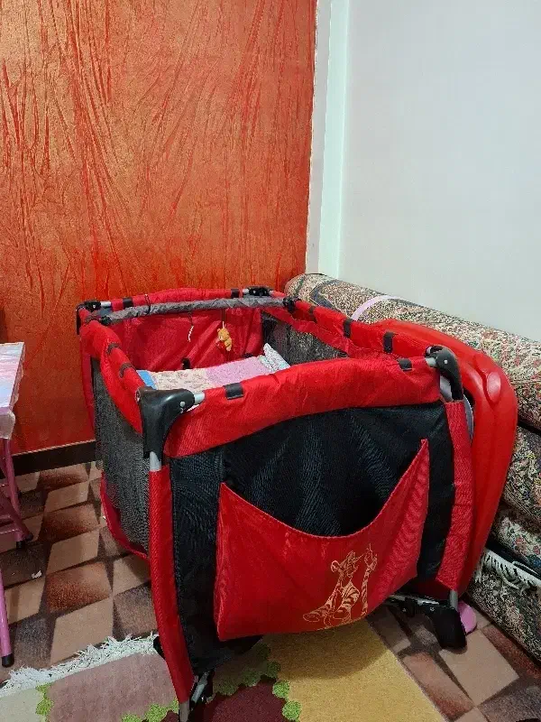 تخت پارک|تخت و صندلی بچه|خرم‌آباد, |دیوار