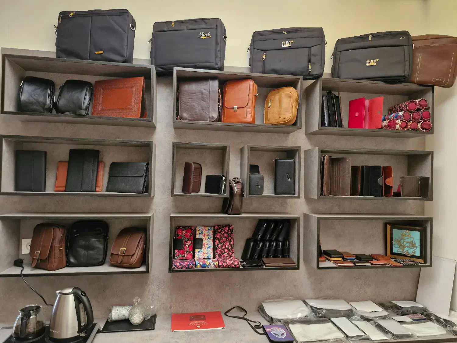 جلد سازی وکیف سازی|استخدام صنعتی، فنی، مهندسی|ورامین, خیر آباد|دیوار