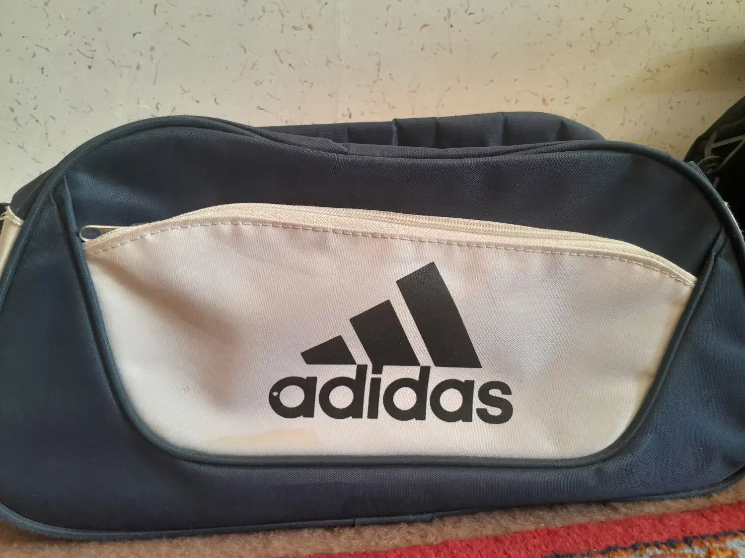 ساک ورزشی کوچک وجادار|کیف، کفش، کمربند|اصفهان, خانه اصفهان|دیوار