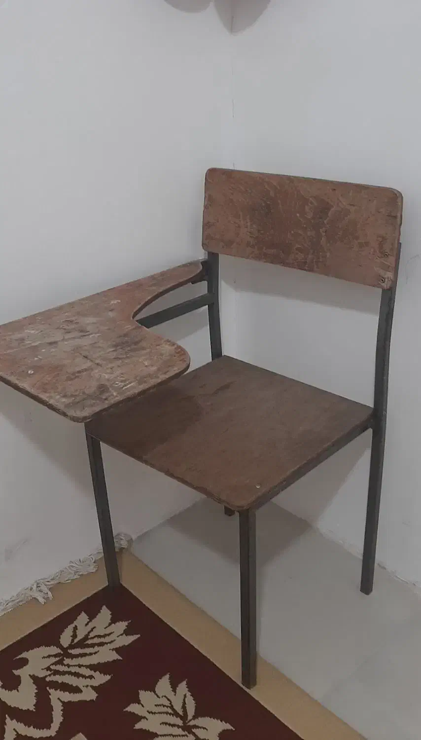 صندلی چوبی|صندلی و نیمکت|خرم‌آباد, |دیوار