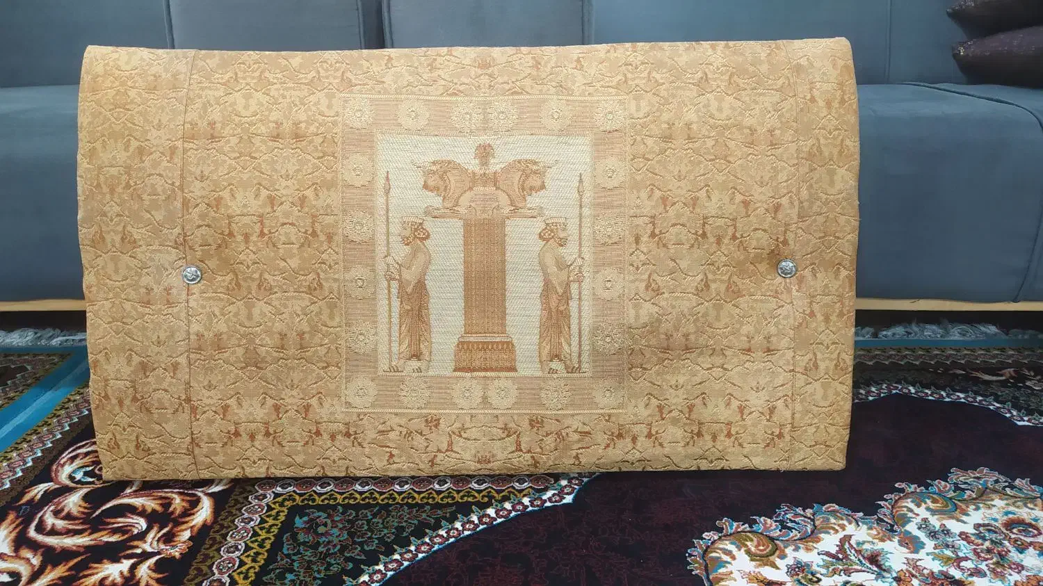 یک جفت پشتی قیمت مناسب|پشتی|کاشان, فاز ۲ ناجی آباد|دیوار