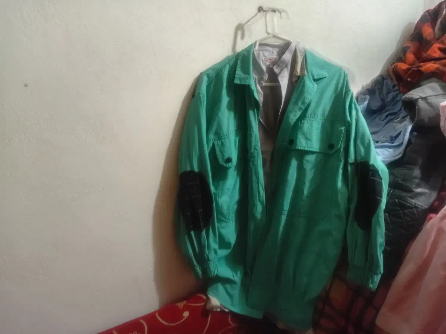 تعدای مانو نوودرحدنوبتدادی مانت در حدنوه فرش میرسد|لباس|اصفهان, شاهد|دیوار