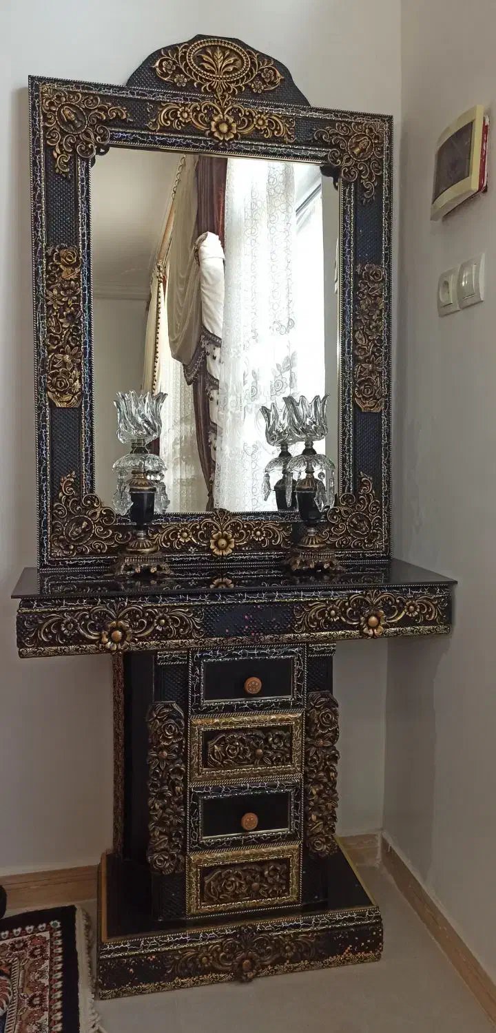 آینه و شمعدان با میز|آینه|قزوین, |دیوار