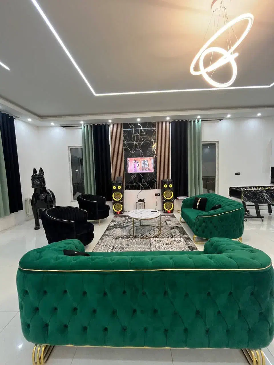 اجاره روزانه باغ / امکان بازدید / استخر دار|اجارهٔ کوتاهمدت ویلا و باغ|کرج, شهرک جهان آرا|دیوار