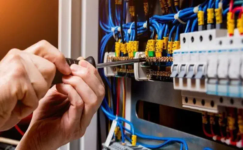 همکار برق کار ساختمان با حقوق مناسب|استخدام صنعتی، فنی، مهندسی|میاندوآب, |دیوار