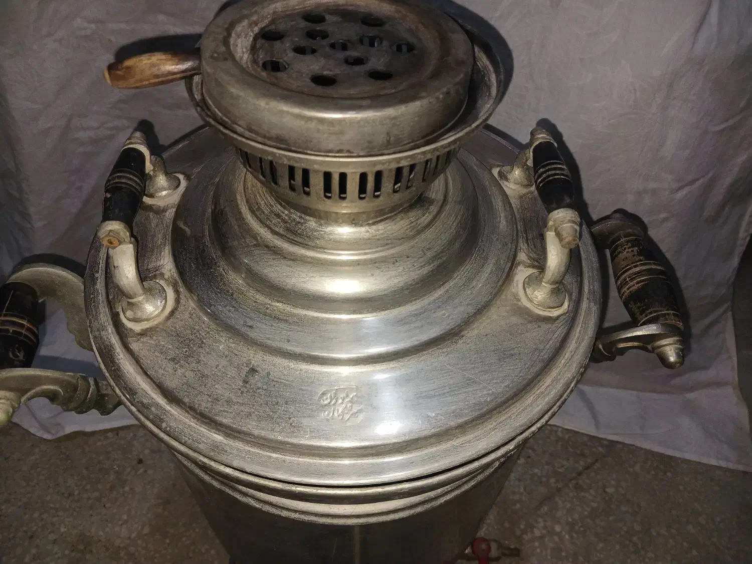 سماور قدیمی بزرگ|سماور، چای‌ساز، قهوه‌ساز|یزد, |دیوار