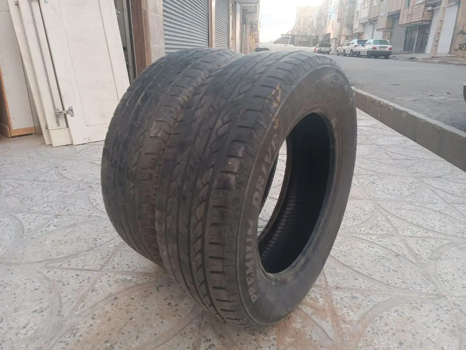 یک جفت لاستیک دست دوم کاملا سالم185 کوییک|قطعات یدکی و لوازم جانبی|پرند, فاز ۶|دیوار