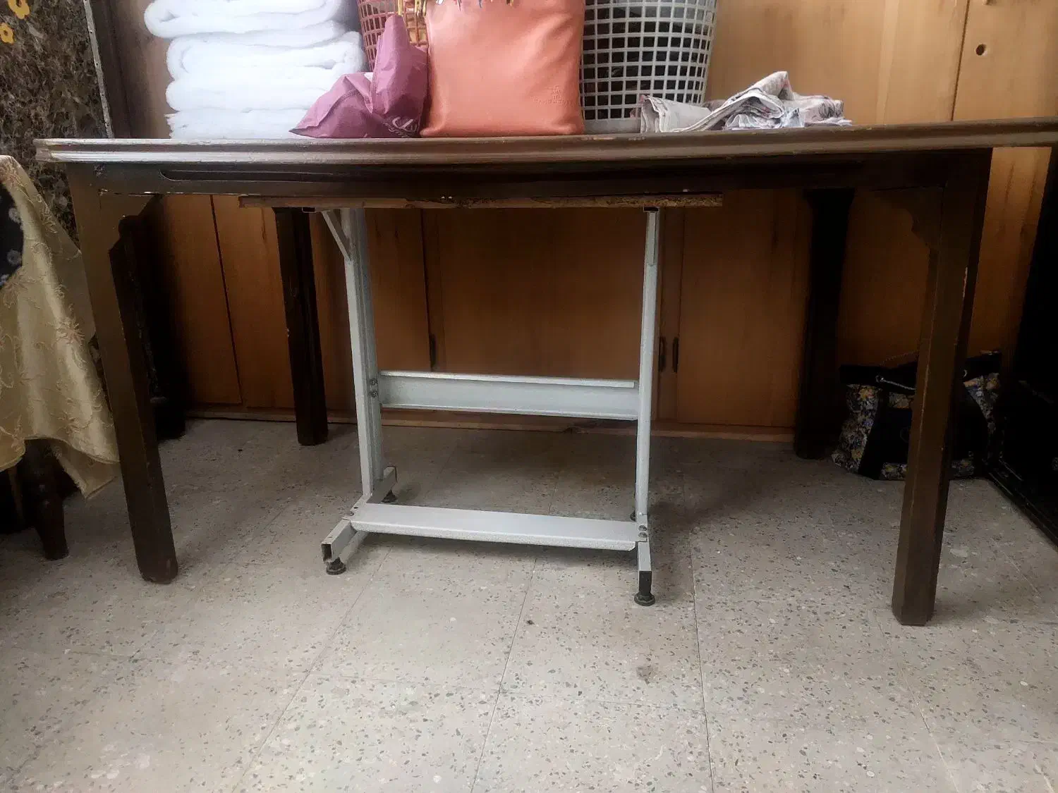 میز چوبی|میز و صندلی غذاخوری|برخوار, |دیوار