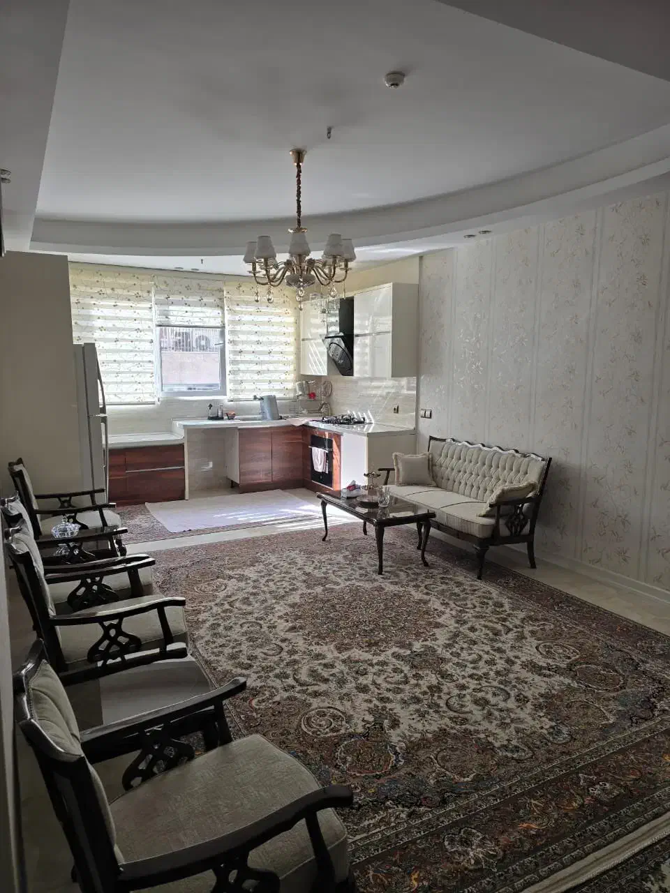 ۷۰ متر برج مجلل رویال کلاسیک، سوسن آبادی