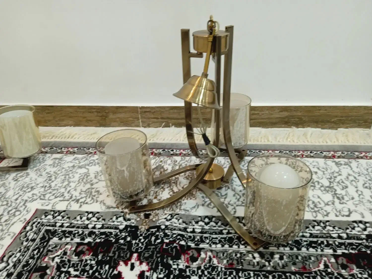 لوستر سه شاخه|لوستر و چراغ آویز|رشت, چمارسرا|دیوار