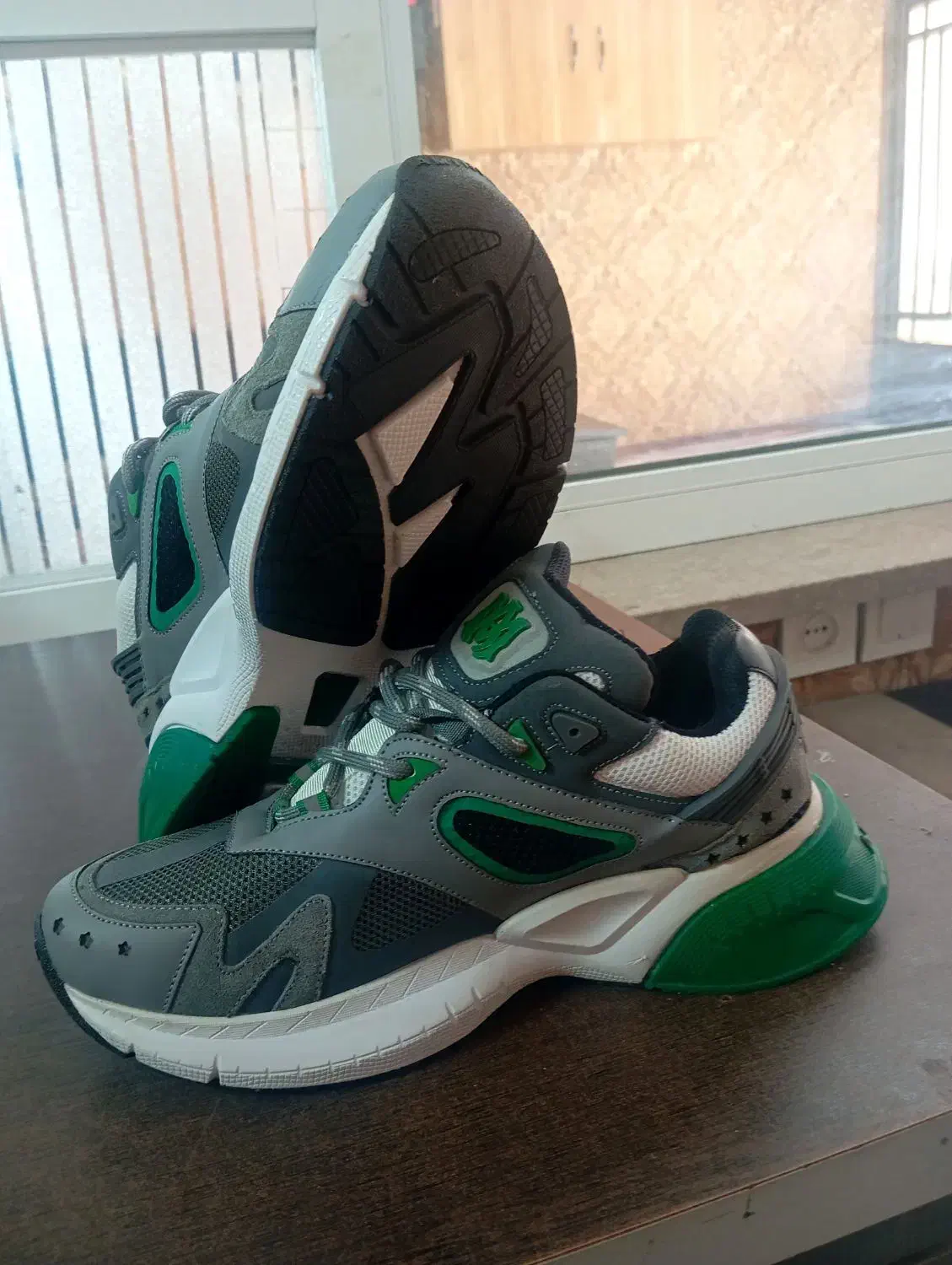 کتونی|لباس|مشهد, دریادل|دیوار