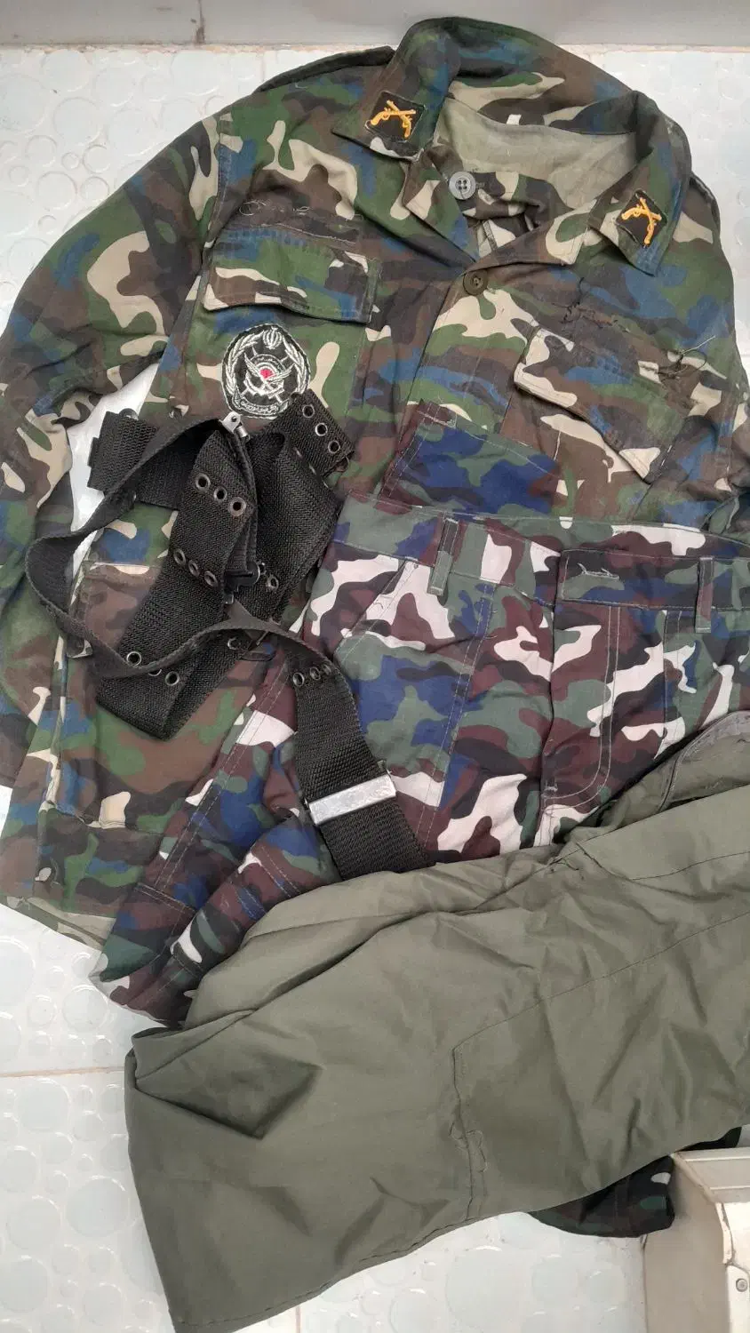 لباس نظامی و لباس کار|لباس|نیشابور, مبارکه|دیوار