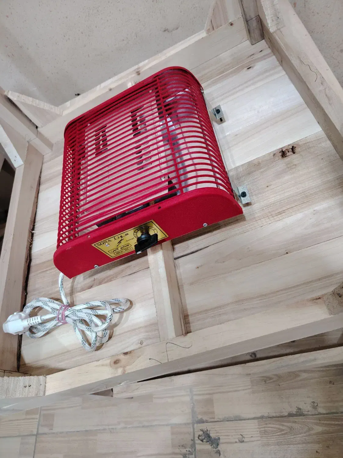 پک کرسی چوبی به همراه هیتر|بخاری، هیتر، شومینه|خمینی‌شهر, |دیوار